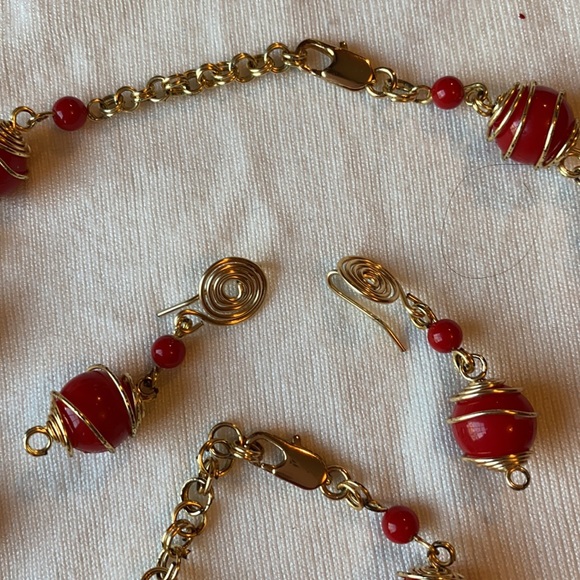Red necklace, bracelets and earrings set - Picture 2 of 2